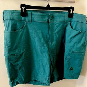 NWOT. Eddie Bauer Ascent hiking/active shorts. Sz 20. Zipper-safe pockets